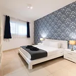102 Seafront 3bed With Pool By Homely *