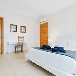 102 Seafront 3bed With Pool By Homely