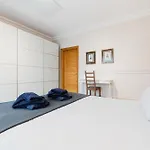 102 Seafront 3bed With Pool By Homely *