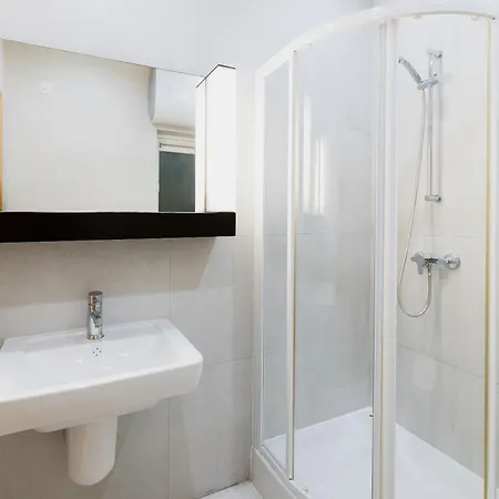 102 Seafront 3bed With Pool By Homely