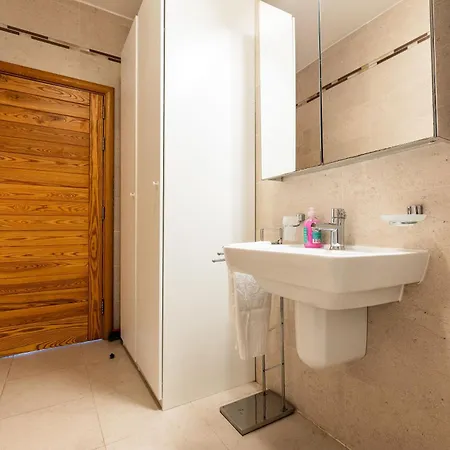 Apartment 102 Seafront 3bed With Pool By Homely *