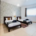 102 Seafront 3bed With Pool By Homely