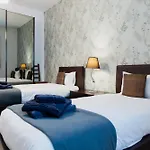 102 Seafront 3bed With Pool By Homely *