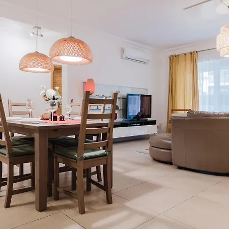 102 Seafront 3bed With Pool By Homely