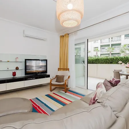 102 Seafront 3bed With Pool By Homely *