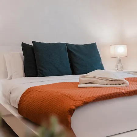 102 Seafront 3bed With Pool By Homely