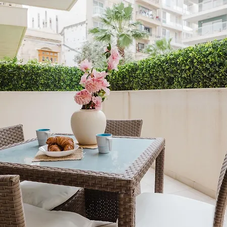 102 Seafront 3bed With Pool By Homely شقة