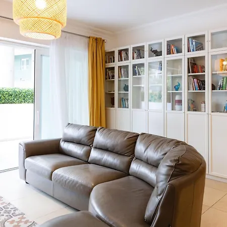 Apartment 102 Seafront 3bed With Pool By Homely *