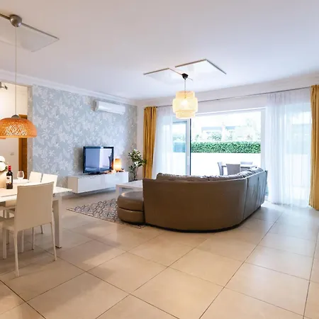 Apartment 102 Seafront 3bed With Pool By Homely