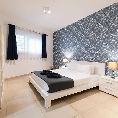102 Seafront 3bed With Pool By Homely *