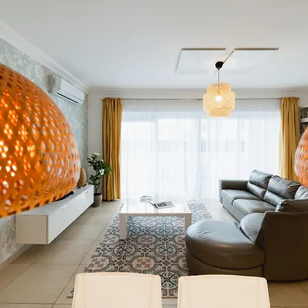 102 Seafront 3bed With Pool By Homely